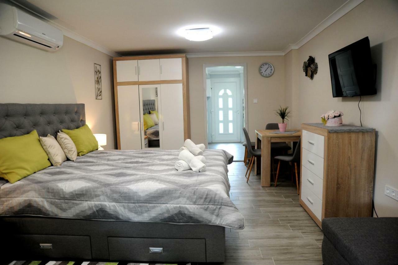 Judit Apartman Dombovar-Gunaras Luaran gambar