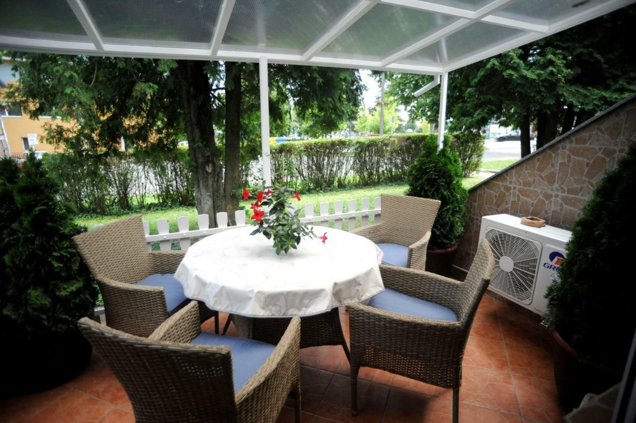 Judit Apartman Dombovar-Gunaras Luaran gambar